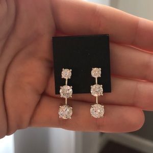 2 pairs of dangly earrings